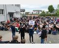 Bild: exb
Die Schüler der zweiten und vierten Klasse stellten zu Beginn des Maifestes allerhand Wissenswertes rund um Bayern in einer Lesespur vor und banden dabei die Gäste mit ein.