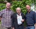 Bild: bö
Seit 60 Jahren gehört Anton Kramer (Mitte) dem CSU-Ortsverband Hohenburg an. Dazu gratulieren Ortsvorsitzender Bastian Wittl (rechts) und Bürgermeister Florian Junkes (links).
