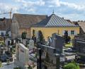 Bild: wrl
Für die hoheitlichen Aufgaben der Stadt bei Bestattungen am Friedhof Schönsee stehen künftig zwei Unternehmen zur Auswahl.