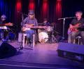 Bild: ge
Ein klasse Abend mit purem Können: Nick Woodland (Zweiter von links) mit seiner Band hat es drauf.