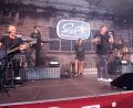 Archivbild: bsc
Die Pop-Rock-Coverband „Pop nach 8" heizt am Samstag beim Gründungsfest des TSV Neualbenreuth ein. Dieses Foto entstand 2023 beim Herbstfest in Friedenfels.