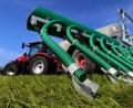 Symbolbild: Karl-Josef Hildenbrand/dpa
Ein 81-Jähriger ist in der Gemeinde Ursensollen vom Traktor gefallen, weil er bewusstlos geworden ist.