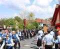 Bild: lei
Festzug und Gegenzug begegnen sich auf dem Weg durch Edelsfeld.