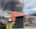 Bild: Kreisbrandinspektion Cham 
Die Lagerhalle einer Schreinerei in Michelsneukirchen im Landkreis Cham hat lichterloh gebrannt.
