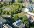 Bild: Jürgen Rennecke / Universität Bayreuth
Die Campus-Universität mit ihrem zentral gelegenen Rondell stieg zum Vorjahr ganze 21 Plätze im internationalen Vergleich auf.