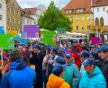 Bild: Susanne Schwab
Ihr Recht auf ein selbstbestimmtes Leben und darauf, die notwendigen Voraussetzungen dafür zu schaffen: Das waren die Forderungen beim Protesttag zur Gleichstellung von Menschen mit Behinderung auf dem Amberger Marktplatz.