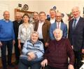 Bild: Jochen Neumann/exb
Dr. Werner Rose (vorne sitzend) feierte seinen 95. Geburtstag. Dazu gratulierten unter anderem Ehefrau Marga Rose (sitzend, links) sowie die Kinder Hans (links) und Ingrid (Dritte von links). Ihre Aufwartung machten auch (von links) der ehemalige Landrat Karl Haberkorn, FW-Fraktionsvorsitzender im Kreistag Hans Klupp, FW-Vorsitzender Rolf Hanauer, Stadtrat Bernhard Schmidt, stellvertretender Landrat Dr. Alfred Scheidler und Bürgermeister Johannes Reger.
