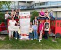 Bild: Steffi Weig/exb
1000 Euro spenden die Waldthurner Kommunionkinder an den Bunten Kreis Nordoberpfalz in Weiden.