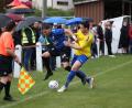 Bild: Dieter Jäschke
Bayernliga-Torjäger Salah El Berd (Mitte) war von den A-Klassen-Kickern des SV Wildenreuth (im Bild David Frischholz) nicht zu stoppen. Drei Tore steuerte er beim 7:0-Sieg der SG Ursulapoppenricht/Gebenbach II bei.