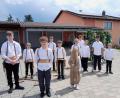 Bild: jow
Der geschmückte Pfingstlümmelwagen mit den beteiligten jungen Burschen und dem Pfingstlümmel. Dabei waren Aiden Myers (von links), Jonathan Schneider, Valentin Höcherl, Johannes Horst, Tobias Horst, Pfingstlümmel Ben Auer, Paul Greß, Louis Höcherl, Noah Messer, Bauer Kevin Swiderski und Raphael Schneider.