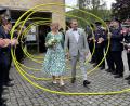 Bild: lei
Durch den Ehrenspalier gehen Silvia Haller und Gerd Pürner ins gemeinsame Eheglück.