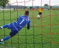 Bild: Allacher
Das Spiel um die Oberpfalzmeisterschaft wurde im Elfmeterschießen entschieden. Dabei unterlag der FC Amberg dem FC Kosova Regensburg am Ende mit 5:6.