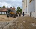 Bild: pz
Entlang der Basilika Waldsassen sind die Wasser- und Kanalleitungen erneuert worden, ebenso die Drainage der Kirche. Inzwischen sind die Arbeiten weit fortgeschritten.