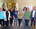 Bild: TuS Neusorg/exb
Der alte und neue Vorstand des TuS Neusorg (von links): Isolde Sacher, Heinz Neumann, Maria Schenkl, Katharina Birner, Annsophie Jaeger, Erni Bühl, Irmgard Birner und Daniela Panzer mit Bürgermeister Peter König.
