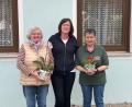 Bild: Martin Dietz/exb
Ehrengausportleiterin und Wettbewerbs-Initiatorin Elfriede Kamm zusammen mit Gaudamenleiterin Angela Petersohn und Jubilarin Erika Rosner (von links).