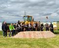 Bild: lei
Hand in Hand beim Spatenstich für die neue Zukunft der Feuerwehren in Edelsfeld.