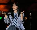 Bild: Lewis Joly/AP/dpa
Billie Eilish hat in den deutschen Charts die Nase vorn.