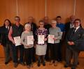 Bild: sak
Geehrt wurden zahlreiche passive Mitglieder (von links): Dirigentin und 2. Vorsitzende Sabine Kredler, Edmund Heldmann, Paula Stubenvoll, Ludwig Rösch, Barbara Meiler, Hans-Ludwig Rösch, Irmgard Kohl, Timm Gebhard, Werner Stein vom Nordbayerischen Musikbund und Vorsitzende Anja Bauer.