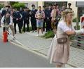 Bild: ker
Eva am Strahlrohr und Sebastian an der Pumpe lösten ihre Aufgabe ins gemeinsame Leben mit Bravour. Im Hintergrund die Feuerwehren aus Röckenricht und Neukirchen.