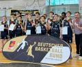 Bild: Oberpfalz Hunters
Das Basketball-Team Oberpfalz hat bei der Pokal-Endrunde überraschend den zweiten Platz belegt. Trainer Gabriel Ionescu (rechts) ist „mega stolz“ auf seine Mannschaft.