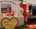 Bild: grm
Ein großes Transparent und ein Herz mit Bild und Inschrift zierten den Altar im Zelt beim Festgottesdienst zum Jubiläum „900 Jahre Pfarrei Michldorf“ mit Pfarrer Alfons Forster. Paulina Winter und Gernot Völkl sorgten für die Musik.