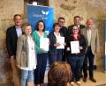 Bild: dü
Mitarbeiterinnen der Gemeindebücherei Kastl werden ausgezeichnet (von links): Direktor Stefan Eß vom Michaelsbund, Diözesanbibliothekarin Martha Gottschalk, einige Geehrte (mit Urkunden), Ludwig Brandl von der Diözesanstelle in Eichstätt, Bürgermeister Stefan Braun und Büchereileiter Georg Dürr.