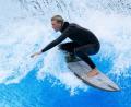 Bild: Sven Hoppe/dpa
Tim Elter, Surfer, surft vor der Eröffnung von Deutschlands erstem Surfpark während einer Pressekonferenz auf der Anlage der O2 Surftown.