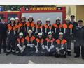 Bild: Leah Schwarz/exb
Aktive der Feuerwehr Hiltersdorf absolvieren eine Leistungsprüfung.