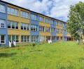 Bild: Portner
Die verlängerte Mittagsbetreuung der Schönseer Grundschüler findet ab 3. Juni nicht mehr im Kindergarten, sondern im Erdgeschoss der Schule (Bild) statt. Als Träger springt kurzfristig die VG ein.