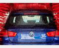 Bild: Hauke-Christian Dittrich/dpa
Egal, ob Waschbox oder Waschstraße: Eine Vorwäsche ist immer sinnvoll, um den Autolack zu schonen.