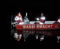 Bild: Roland Wellenhöfer
Die Wasserwacht suchte den Flutkanal in Weiden bei der Suche nach einer Person mit einem Sonargerät ab.