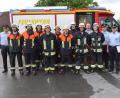Bild: bö
Eine fehlerfreie Leistung zeigt die Löschgruppe der Feuerwehr Mendorferbuch-Egelsheim. Dazu gratulieren das Schiedsrichterteam und Bürgermeister Florian Junkes.