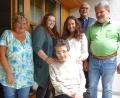 Bild: hm
Zum 80. Geburtstag konnte Elfriede Merter die Glückwünsche von Bürgermeister Richard Tischler entgegennehmen. Im Bild die Jubilarin zusammen mit ihren Kindern und Enkelkinder.