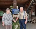 Bild: Ingrid König/exb
Rosa und Walter Janner gehen seit 60 Jahren miteinander durch dick und dünn. Sie erinnerten sich an ihre große traditionelle Bauernhochzeit vor 60 Jahren.