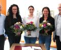 Bild: Hirsch
Bürgermeister Harald Bemmerl gratulierte Betreuer Ingo Kiendl sowie den Spielerinnen Silke Riedhammer, Maria Kummetsteiner und Anja Huber (von links) zum Gewinn der deutschen Pokalmeisterschaft.