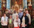 Bild: ct
Zusammen mit Pater Robin stellten sich der verabschiedete Hans Ludwig Adam (hinten links) und die Kommunionhelfer zu einem Erinnerungsbild auf. Von rechts (hinten) Werner Prechtl und Karl Trummer, (vorne) Sabine Graf, Martina Apfelbacher, Cäcilia Dotzler und Christa Münster.