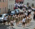 Bild: jr
Den Festzug durch Konnersreuth führten die Festdamen des Jubelvereins an.