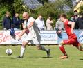 Bild: gb
Ob die Bezirksliga-Einteilung problemlos über die Bühne geht, hängt vor allem vom Ausgang des Relegationsspiels am Freitagabend ab. Sollte der ASV Haidenaab (weiße Trikots. in der Partie gegen TSV Tännesberg) gewinnen, hätte der neue Bezirksspielleiter Dominik Fraunholz eine Sorge weniger.