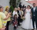Bild: kro
Laura und Johannes Grillmeier heirateten am Samstag kirchlich, zwei Tage nach der standesamtlichen Trauung. Im Ehrenspalier gratulierten unter anderem die KLJB Beidl und die Pilgerfreunde Beidl.