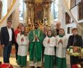 Bild: Josef Söllner/exb
Pater Martin bei der Verabschiedung in der Pfarrkirche Ebnath mit Pfarrgemeinderatssprecher Sebastian Wolf (links) und Kirchenpfleger Stefan Kausler (hinten rechts).