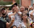 Symbolbild: Paul Zinken/dpa
Mitfiebern bei Spielen der deutschen Fußballnationalmannschaft: Das kann man vorerst bei drei Terminen im Wiesauer Sportzentrum.
