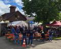 Bild: dob
Eine kleine Pavillonstadt haben die Feuerwehrleute in diesem Jahr zum Oberlinder Dorffest vor dem Feuerwehrgerätehaus aufgebaut.