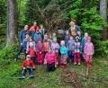 Bild: Fichtelgebirgsverein/exb
Mit viel Kreativität und Engagement haben 19 Kinder aus Waldmaterial eine Burg geschaffen.