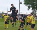 Bild: A. Schwarzmeier
Die SpVgg Windischeschenbach (gelbe Trikots, im Relegationsspiel gegen den TSV Reuth) würde gerne in die Kreisliga aufsteigen. Gegner ist am Sonntag, 9. Juni, die SG Seugast/Schlicht II falls der ASV Haidenaab am Freitagabend gewinnt.