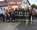 Bild: bö
Eine fehlerfreie Leistung bescheinigen Kreisbrandmeister Alexander Graf sowie die Fachkreisbrandmeister Helmut Braun und Florian Schlegel und Bürgermeister Florian Junkes der Leistungsgruppe Wasser (mit Atemschutz) der Feuerwehr Mendorferbuch-Egelsheim.