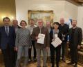 Bild: Angelika Prem/exb
Freuen sich über die Ehrungen bei der CSU Tännesberg: Stephan Oetzinger, Altlandrat Simon Wittmann, Stephanie Kuchlbauer, Alfred Eckl, Robert Eichhorn, Rudolf Tröster, Beate Zangl, Stefan Bösl, Bürgermeister Armin Bulenda (von links).