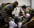 Bild: Bundeswehr/Julia Dahlmann/exb
Die neuen Sanitätszentren sollen sollen im Teilaspekt Notfall- und Rettungsmedizin die Versorgung der Soldaten verbessern – gerade vor dem Hintergrund des Verteidigungsfalls.