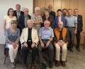 Bild: BLLV/exb
Willi Trisl (hintere Reihe, Zweiter von links) und Martina Thöns (vorne, links) gratulierten den Jubilaren Franz Weis (sitzend, ab Zweiter von links), Johann Stiegler und Sebastian Spörrer sowie (zweite Reihe, von links) Margit Dobmeier, Walter Stahl, Eva Meister, Irmgard Wagner, Alexander Köstler, Monika Mertl, Reinhard Wutz, Hans Schraml und Josef Etterer zur ihrer langjährigen Mitgliedschaft im BLLV-Kreisverband.