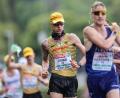 Bild: Oliver Weiken/dpa
Musste wegen Hitze aufgeben: Christopher Linke (Mitte l)..