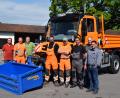 Bild: bnr
Der Bauhof Pfreimd erhält einen neuen Unimog U 430. Stephan Attenberger (rechts) übergibt das Mehrzweckfahrzeug an Bauhofleiter Uwe Groß (Zweiter von links).